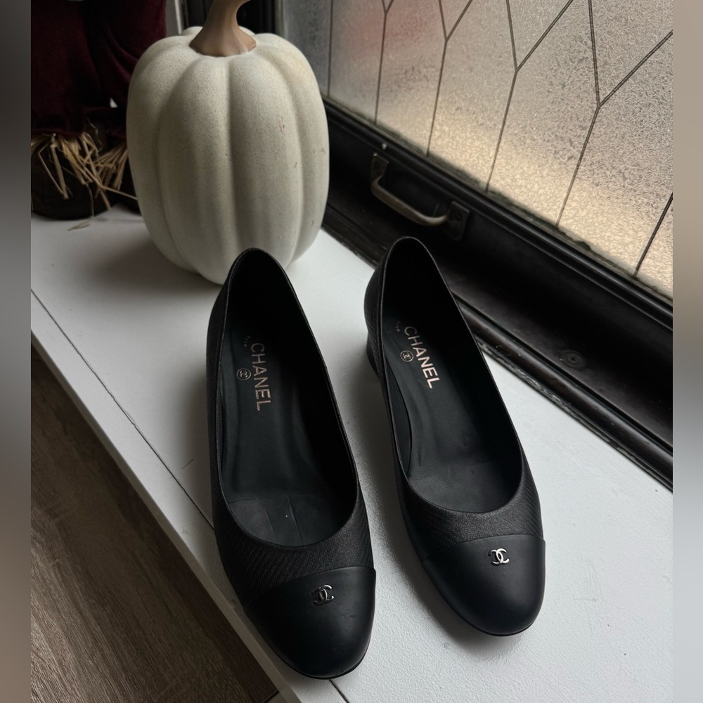 CHANEL cap toe black pumps